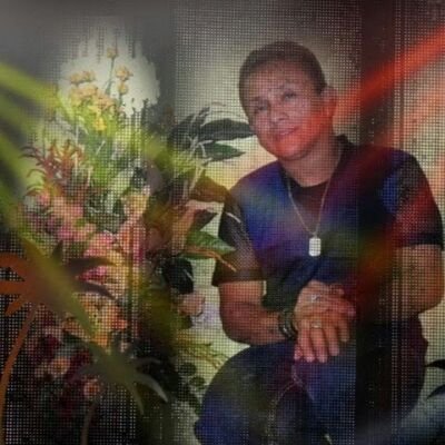 Soy Diseñador de Ropa de  Modas y Casual, Estudié Artes  Dramáticas en Noruega y Profesor de Educación Superior Graduado en Chiapas En la Escuela Normal Superio