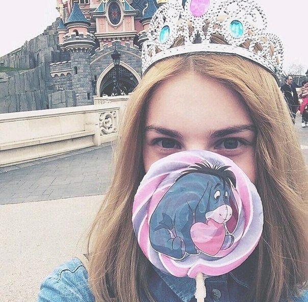 чокнутая♥пишу наркоманские твиты♥в душе я нигга♥хочу жить в LA♥ Рождена быть слэшером и есть пастилу♥The Degradation - моя Библия.