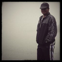 Filmy junkie, dreamer, Guju businessman, foodie, steve jobs fanatic,