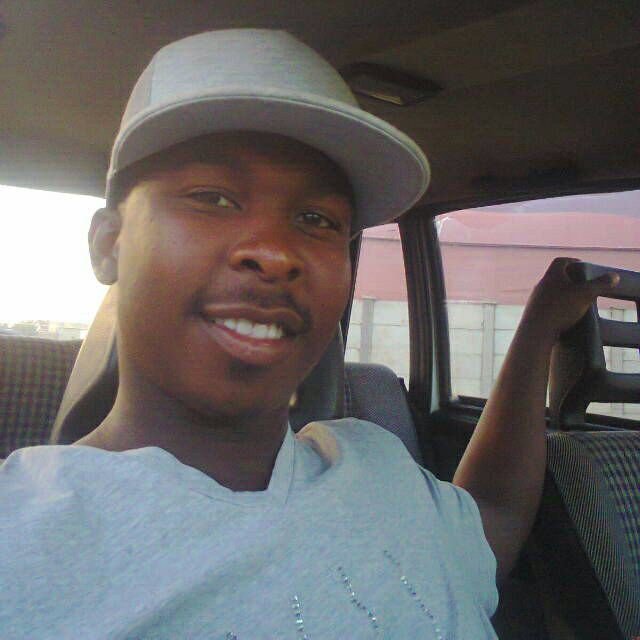 Bus monitor at Multimedia Innovations 148 Barry Hertzog avenue,greenside. Lyk music partying nd reading..