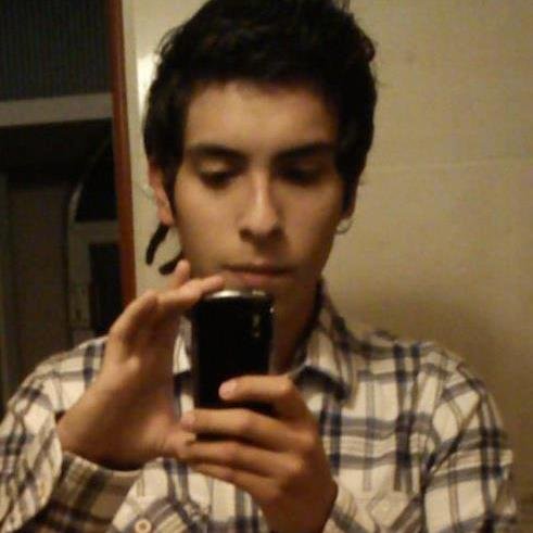 estudiante músico cinefilo escritor en desarollo amo los vídeo juegos el fut  si no me conoces hazlo te hará bien! raro  extraño algo pero eso si bien chingón