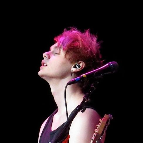 xAllTime5Sauce's profile picture. //Save me, from who I'm supposed to be//
I like winter, bands and Michael Clifford. 
Ask for a followback:)