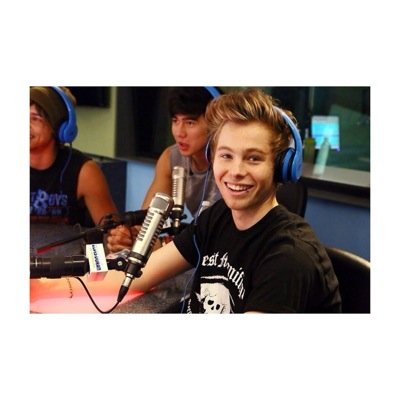 hey there, you and your acc are pefect keep doing what you're doing ily follow @rejectmeirwin