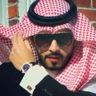 لبيه ي صوت الزوامل والروازف والرجال 
الي تشم القاع جيفه ف الملقى وتعماء 
لبيه يقول ارحبو ثم طوح لك ب العقال 
يوم الكرم لهل الكرم والنذل مايسقيك ماء