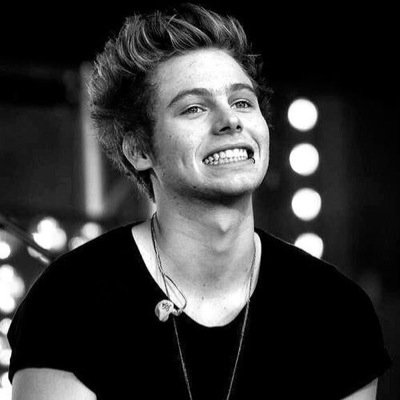 Congrats because luke followed you! It would mean a lot if retweeted rhis link to help me x https://t.co/PWsxM2oULM