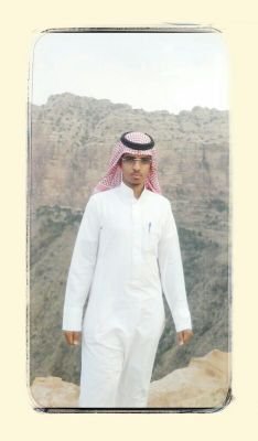 جنوبي الاصل والمنشاء طالب علم جامعي متابعتكم لي شرف كبير