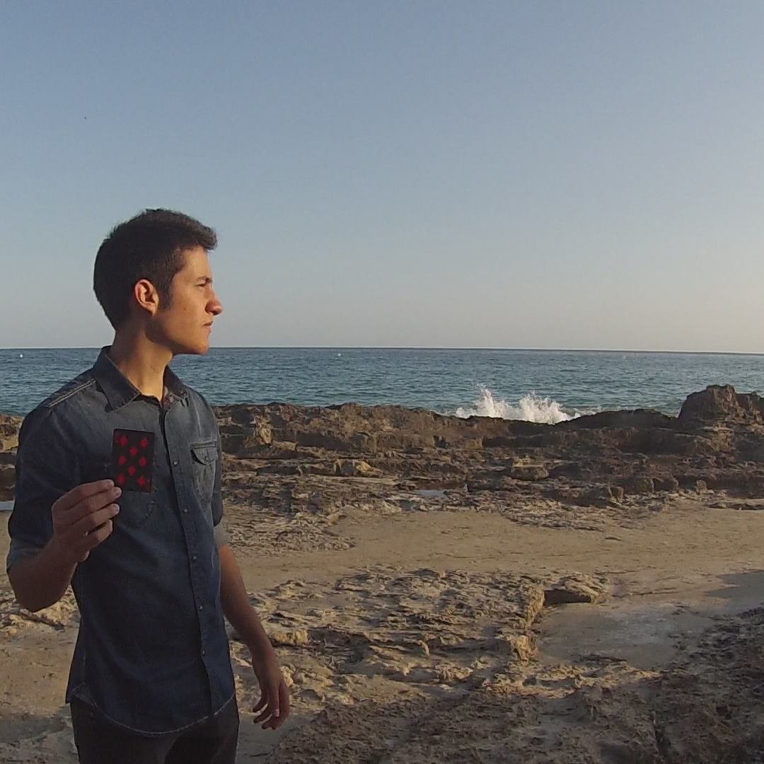 TheJotaMagic's profile picture. Cuando te haces Mago, pierdes la ilusión que da la magia, porque ya conoces el truco. Yo sacrifiqué mi ilusión para poder regalar ilusión a otros muchos que la