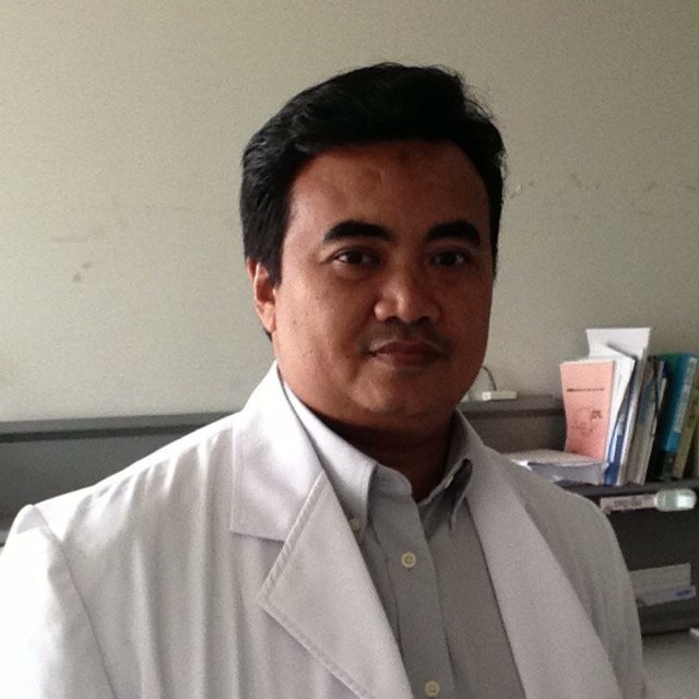 Ophthalmologist, Vitreo-retina surgeon, bass player, photography entusiast and such a happy man