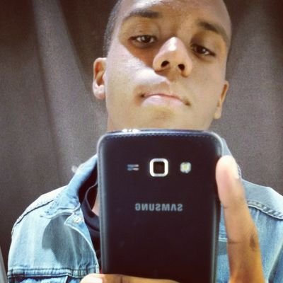 LaureentM's profile picture. Avide de la vie et pas très doué dans l'exercice de la biographie.