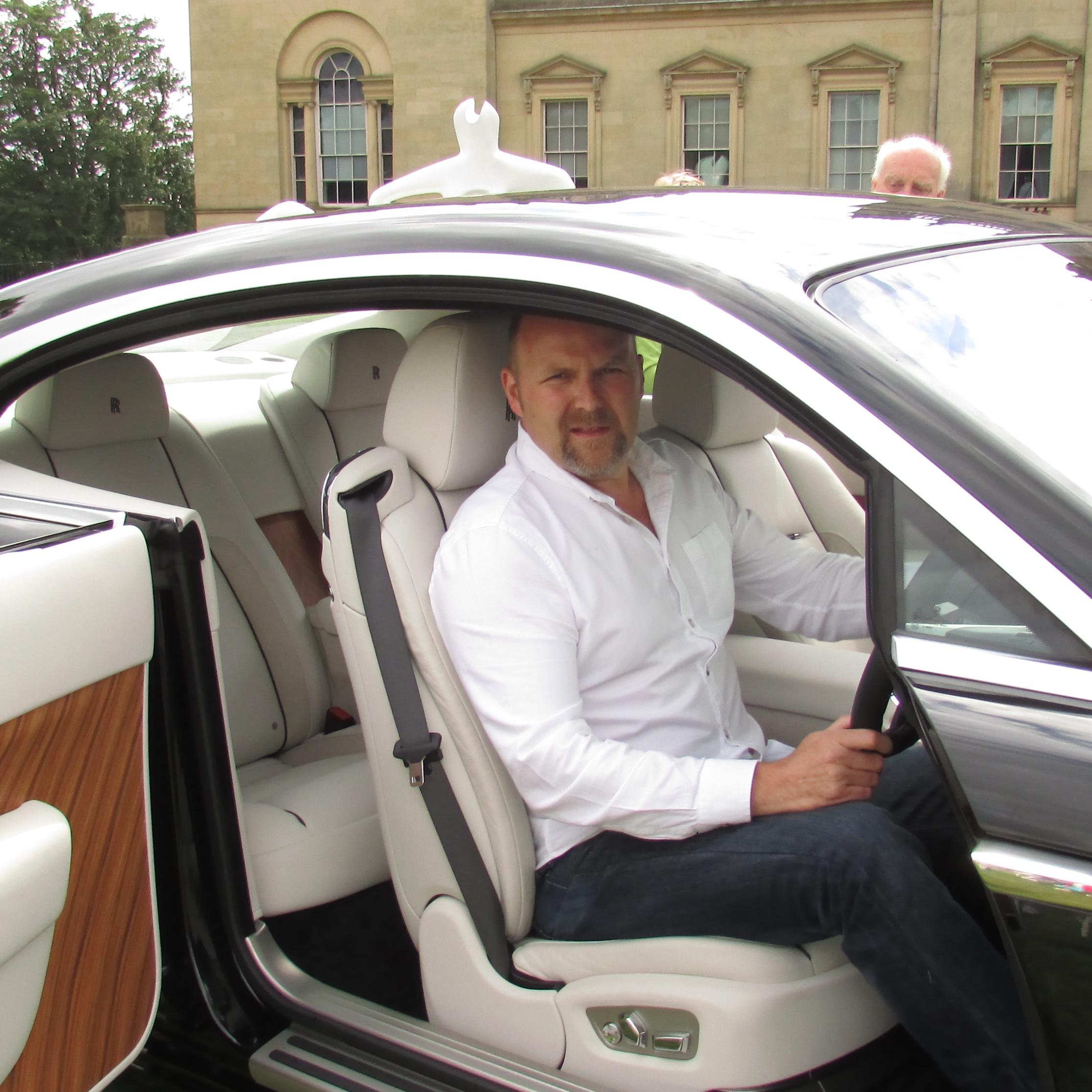 RollsRoyceWorld's profile picture. 