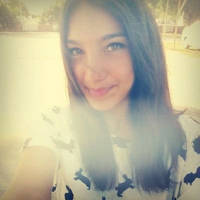 yalniz, biri olsun isterken. Yalniz biri oldum istemeden.