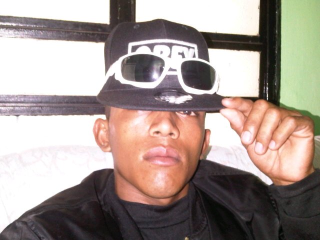 yairenrique12's profile picture. Soy un venezolano que extraña su patria ya q se encuentra secuestrada.