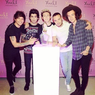 Hii.. this is a free follow by @inmyheartlxrry PLEASE FOLLOW ME BACK ON MY MAIN ACC @inmyheartlxrry ! ILY