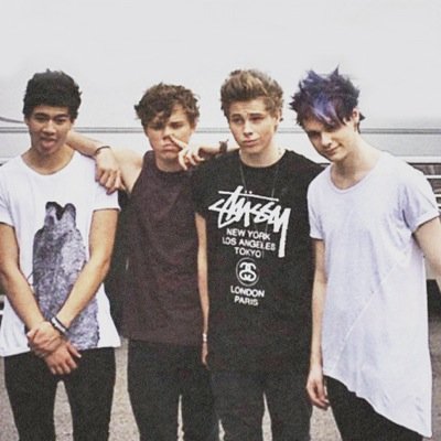 Please rt this tweet https://t.co/ffQYm4zYle 
Free follow from @ImLegal5SOS