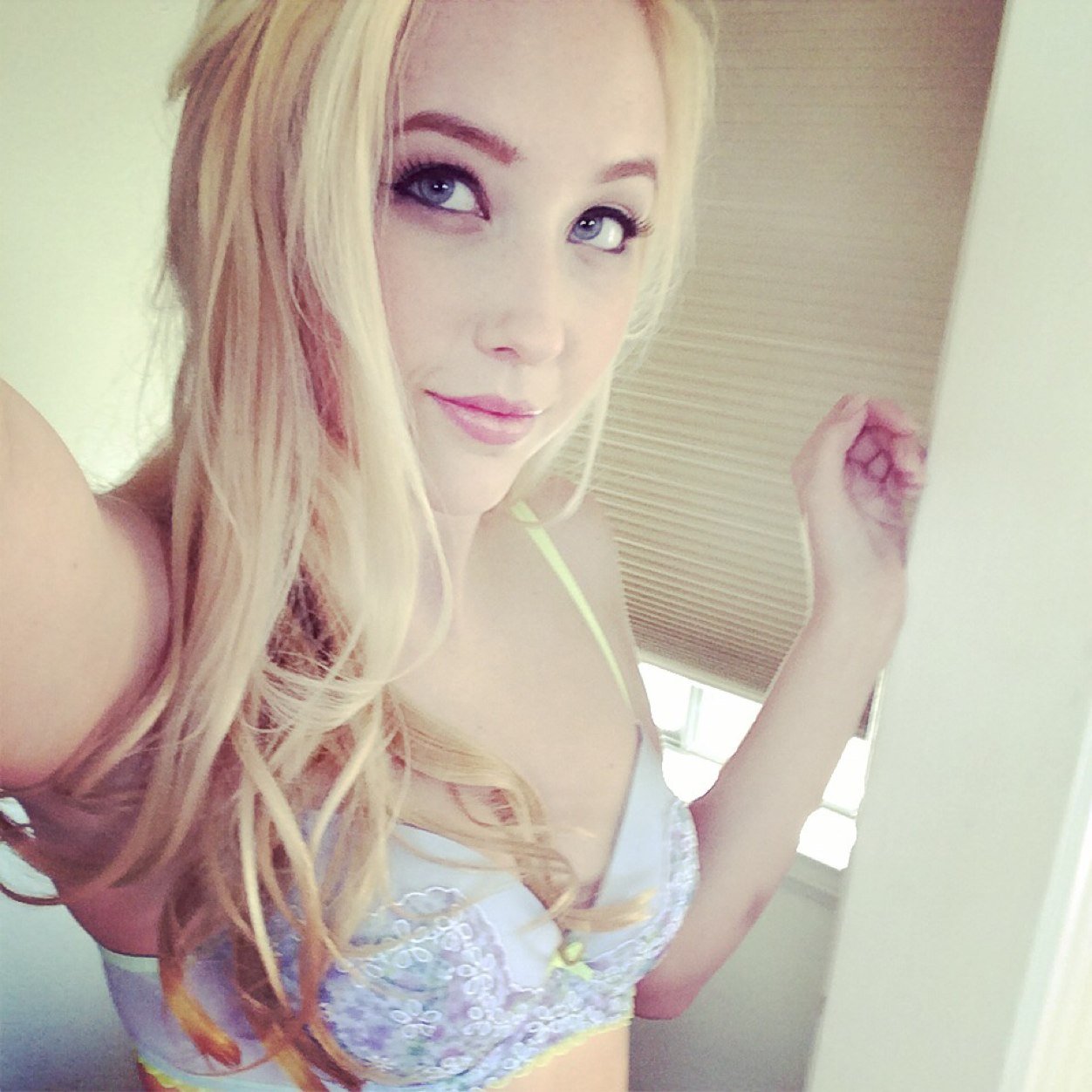 {Back Up Account} The World's Fresh Ornament, Adult Starlet 18+ Spoil Me: http://t.co/g1ZPkCHqRl 18+ Booking: samantha_rone@hotmail.com