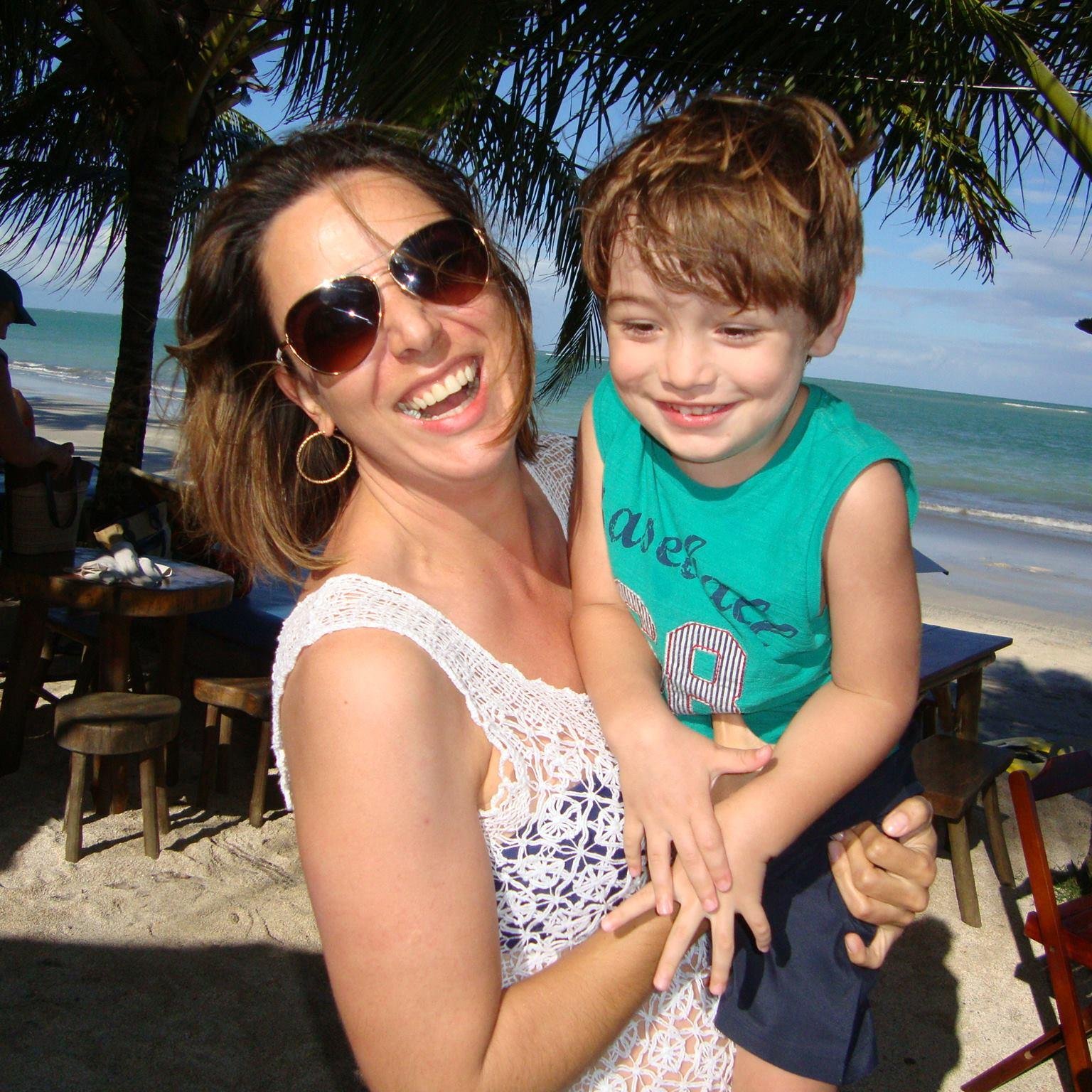 Jornalista, repórter e apresentadora de TV, mestre de cerimônias e mãe do Achiles, o menininho mais lindo e fofo do mundo, e do Benício, que está a caminho!!!