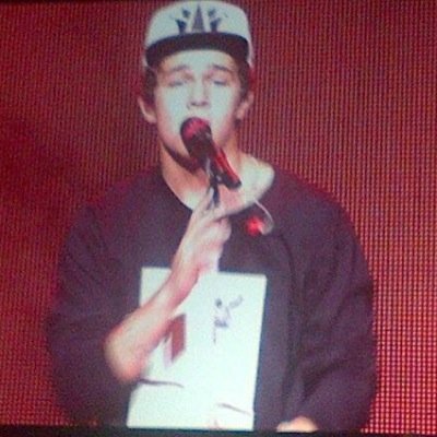 Mahomie for life if you dont like austin dont follow me. Saw him in saltlakecity 8-6-14.