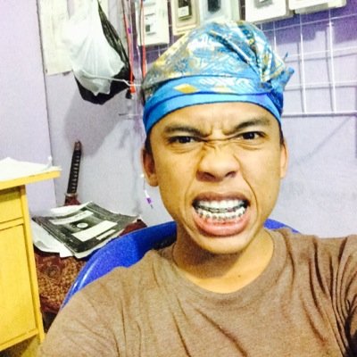 Tak usah kau risaukan pelangi yang tak kunjung datang. Mari mencitra mimpi. ☺