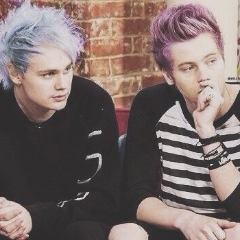 Follow @LanaftLuke and @SighAlena because im giving you a free follow || Luke+band/4 on @same__luke & band/4 on @LanaftLuke