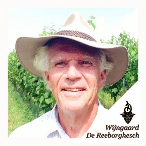 Gepassioneerde wijnboer Nederlandse wijnen, auteur, lid Achterhoekse Wijnbouwers, producent Robien Fortwien, 5 dochters en 3 kleinkinderen.