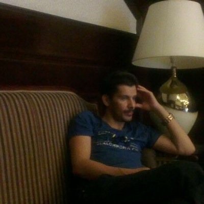 عيونك الحوراء ايه - وصوتك مزمار السحر - نظراتك الخادره اجمل روايه - رمشهاالساحل والمقله بحر - لعب المشاعر عندك هوايه - مفتون الثمر ومكعوب النحر. ✨✨✨✨