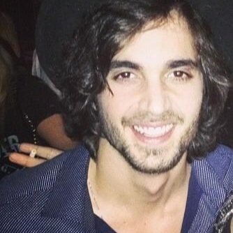 E aí eu vou lembrar que a distância passa, a saudade passa, mas o meu amor não. O meu amor fica. Fica maior ainda.