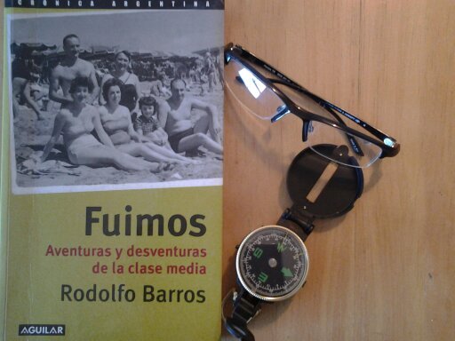 Periodista. Navegante. Escritor. Explorador. Amante de la cuántica, los asados y el poder del viento. Fuimos, es el mejor libro que escribí.