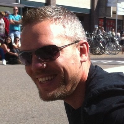Nieuws-, Tech-, Golf-, TV-, Politiek-, Infojunk, Developer, DHZ'er, vader, kritisch burger.