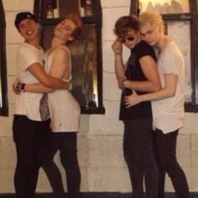 Dont follow me, follow @xUpdates5SOSx & look at the link below xx