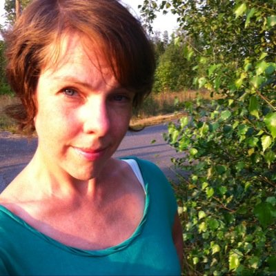 Tror på meningsskapande. Språk, bilder, engagemang och schyst samhälle - i jobbet (kommunikatör Sv kyrkan) o annars (politik, barnbok på G). Feminist. Mina ord.