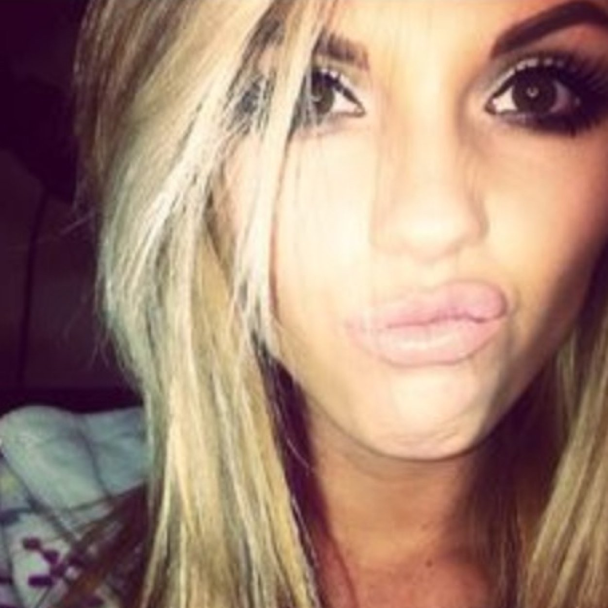 Im just the average 21 year old girl. Balancing school, work && a social life. Cross me && im the meanest thing walking. #fuckbitches #getmoney