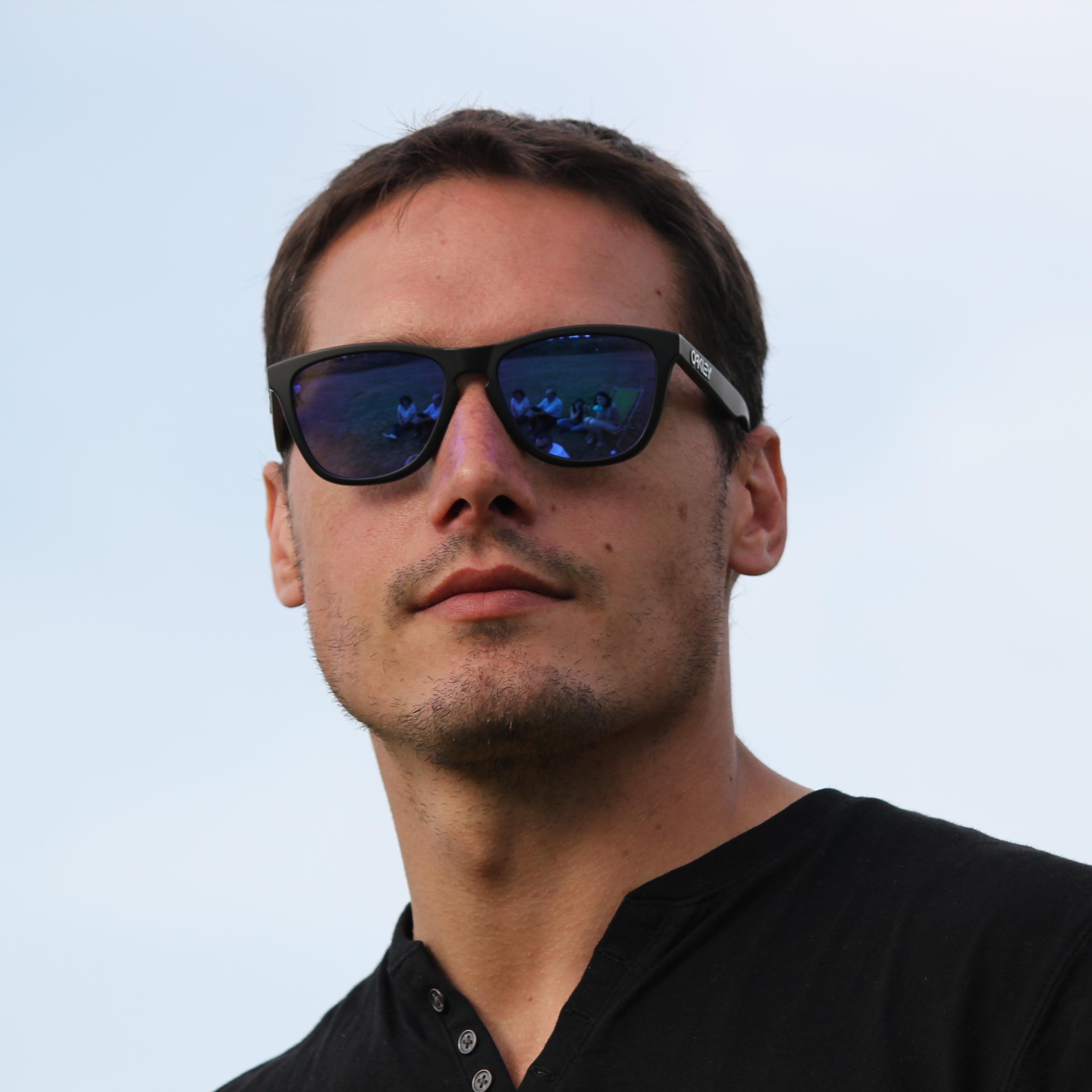 jerem_m's profile picture. Network Automation & DevOps Engineer, Moto & Basket Fan