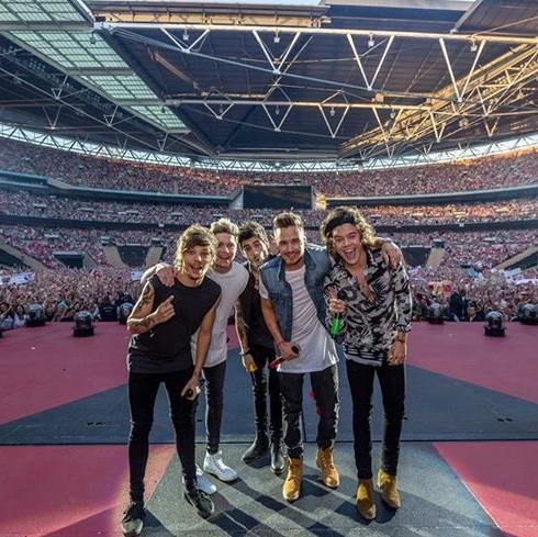 This Is One Direction's Family ^^ ))) Follow If You Are Directioner ^^ )))