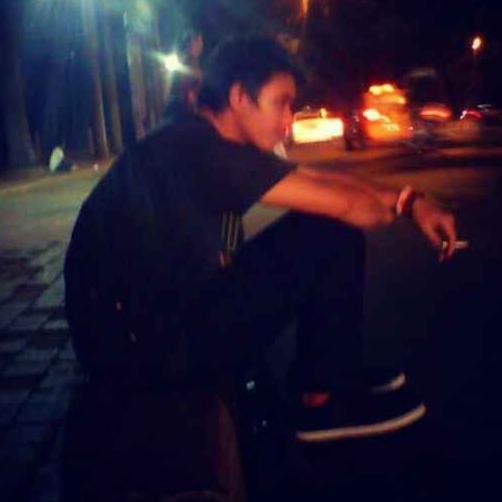 masih labil | harap maklum | ga punya pendirian | terlalu baik ,kata mantan | ga ganteng | ga kaya | ga asik | ngebosenin | 
*insyaallah setia * :D