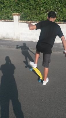 Skateur depuis l'âge de 14 ans , RidArt fait des vidéos de Skate sur Youtube. Sa chaîne : RidArt