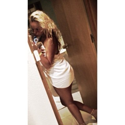 kiasmall1's profile picture. Daddys girl
     
Snapchat- kiaxx
Insta- kiasmallx