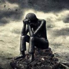 Twitter, a síntese do paradoxo da crítica social. Nunca se foi tão indignado, nunca se foi tão otimista. Nunca se pretendeu tanto...e tão pouco.