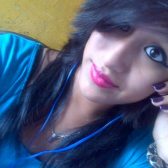 Quien te lastima te hace fuerte, quien te critica te hace importante & quien te envidia te hace grande.