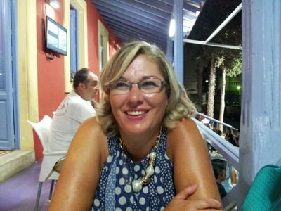 Profe de historia. Amante de los viajes, de la buena comida y del cava
