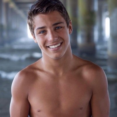 16. Nephew of Coach Beiste. I play football, hockey, and baseball. I sing and dance too.