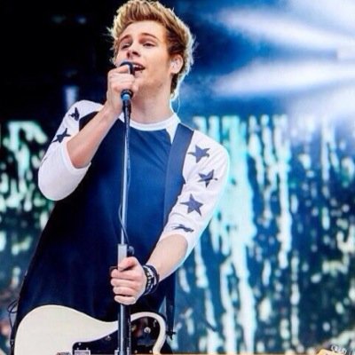 Are you Luke Hemmings?