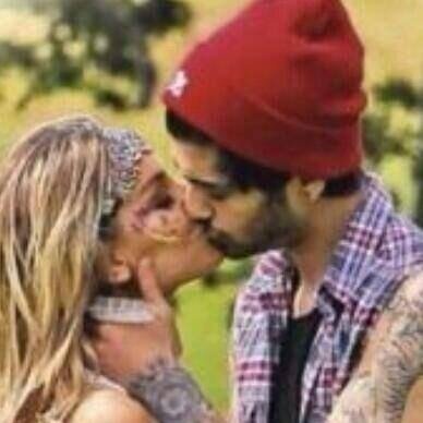 Hi Mixers! perrie from Little Mix here!! How are y'all ? 100% real only follow!! Thanks mixers love you all!! .x