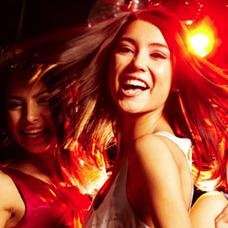 American /Asian girl in USA loving California, Cheer and dance/EDM music