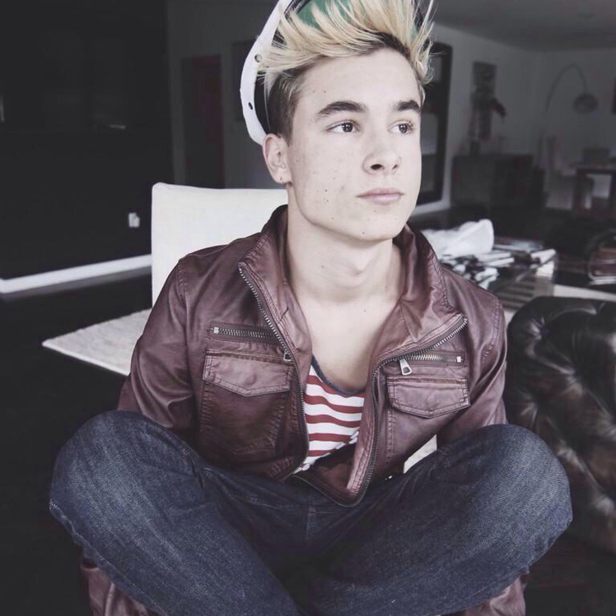 dm me your confessions(: everything is anon so dont be scareddd