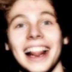 hay ily alot and so does luke so retweet my tweet because anal :-) @wickedziam