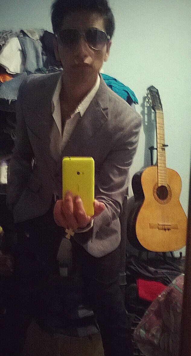bailo, toco guitarra