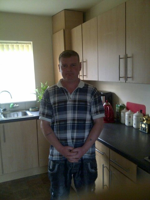 Love my 3 kids, watchin films(specially3D) n luv all types ov music except opera haha