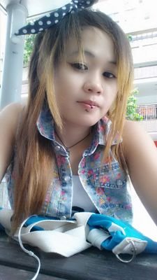 ~tinggi 160cm
~berat 45kg
~wajah ehem2
~kulit kunng langsat 
~hoby molor
~kelebihan gw 
manja
jutex abies
bawel
keras kepala
emosian
cemburuan
kocak+gokil