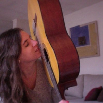 Grabación y edición de Vídeo. Cantautora, compositora. Ingeniera en Sonido. Cruzada de corazón. Amor infinito por los animales 🌱