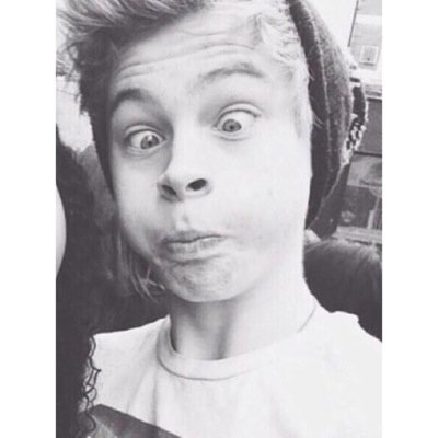 congrats on your luke follow because you deserve it! love from @punkrckirwinx